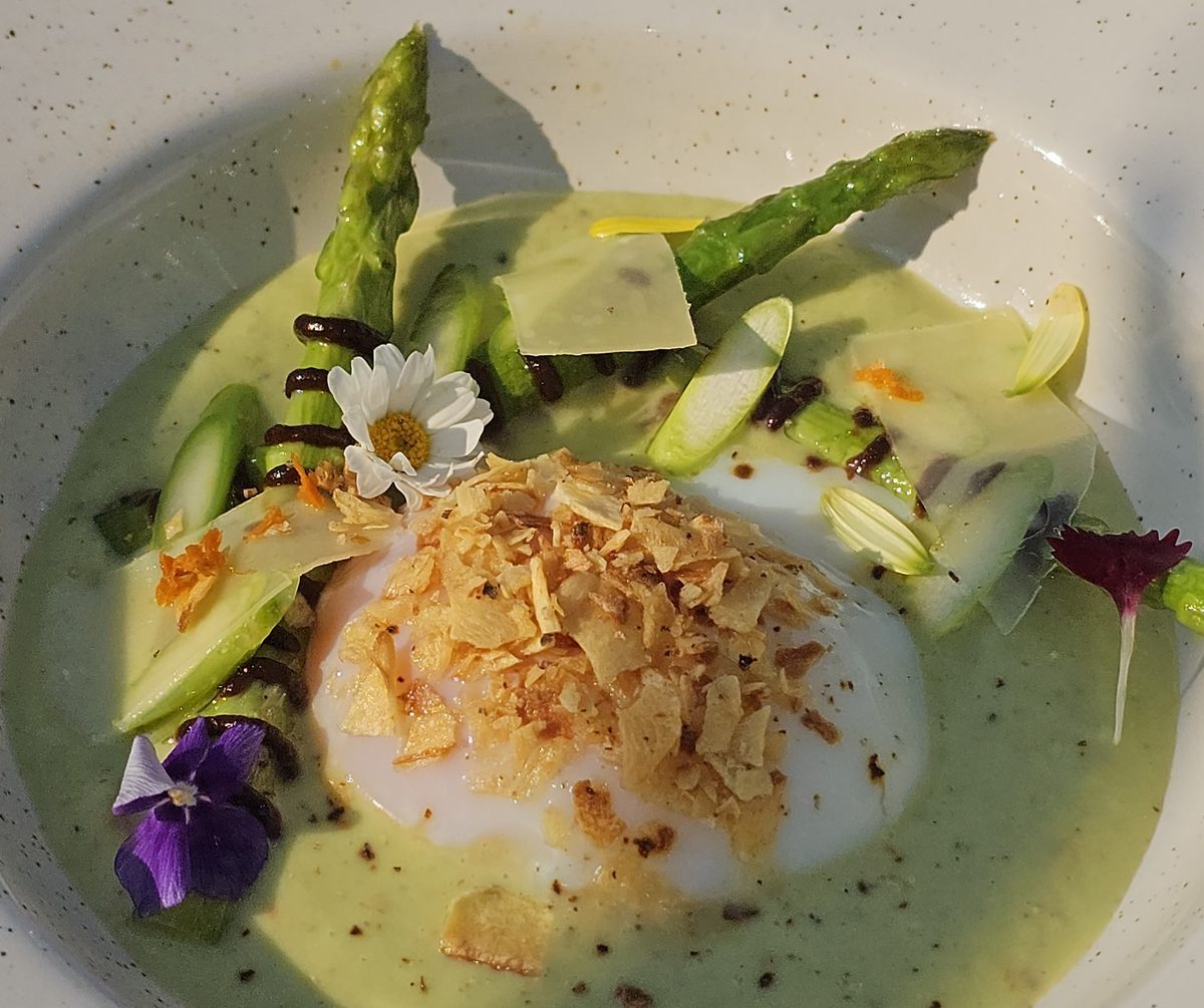 Asparagus starter with edible flowers